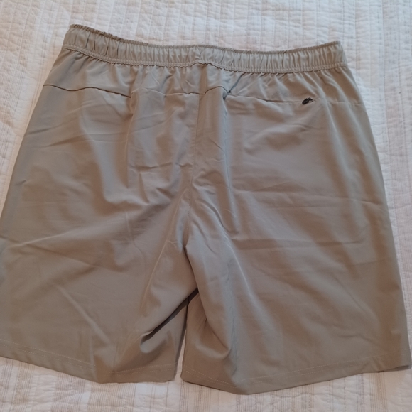 Eddie Bauer Motion quick dry shorts. Men's size L - Picture 4 of 7